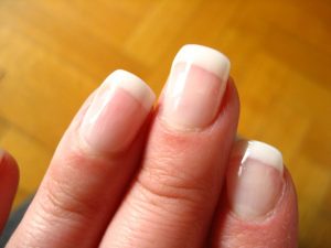 zadbane paznokcie - manicure francuski